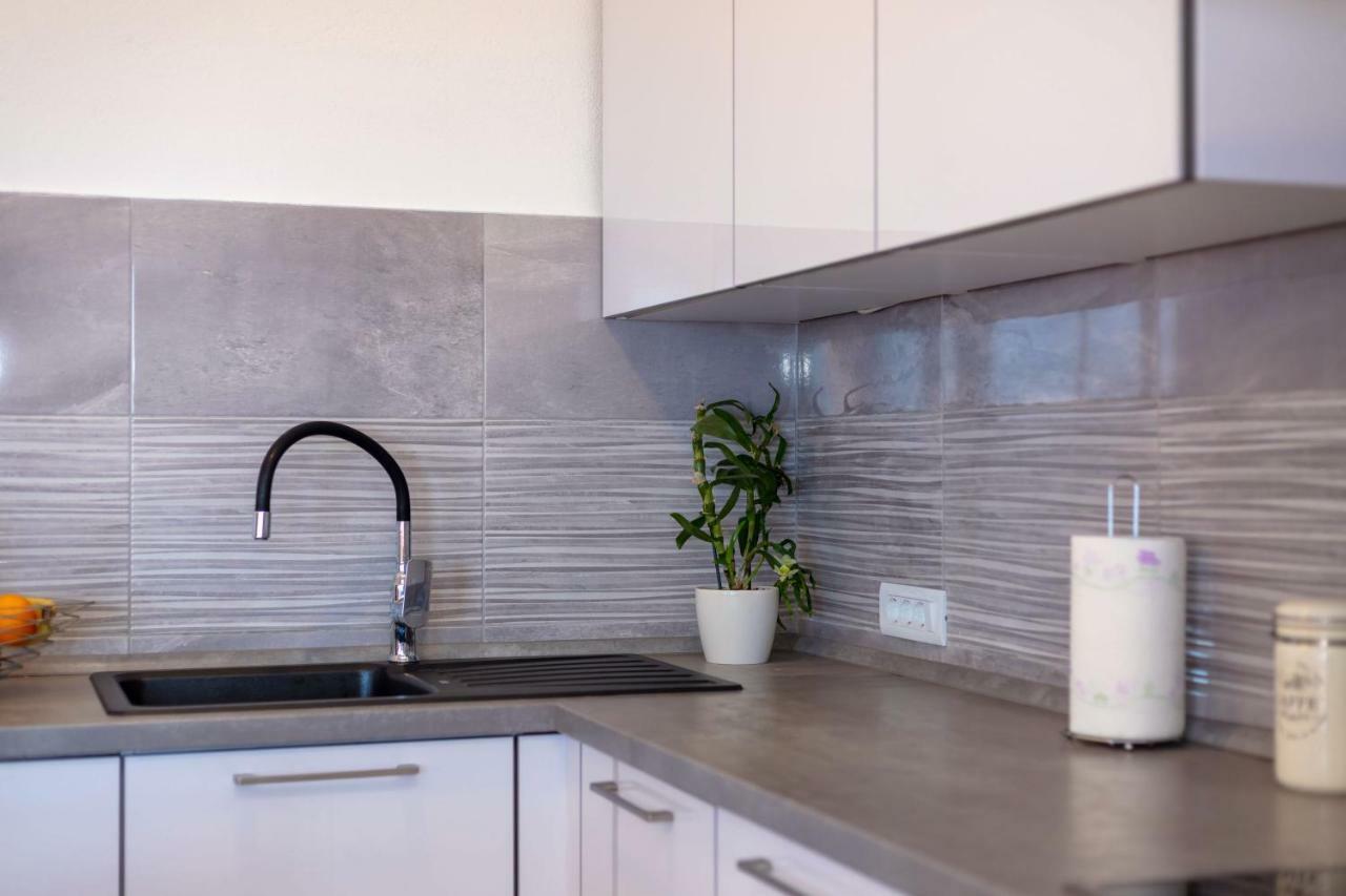 Luxury Apartment Nora Podstrana Luaran gambar