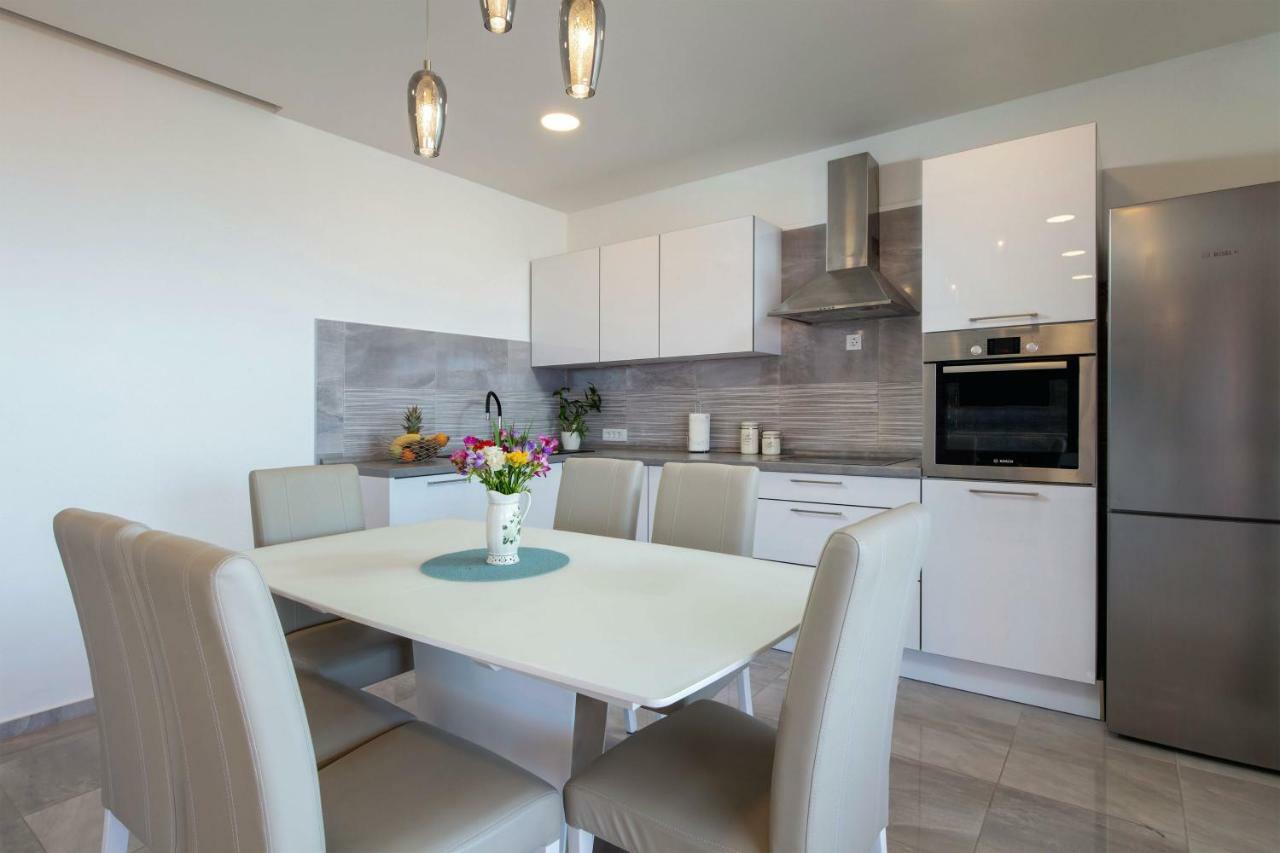 Luxury Apartment Nora Podstrana Luaran gambar