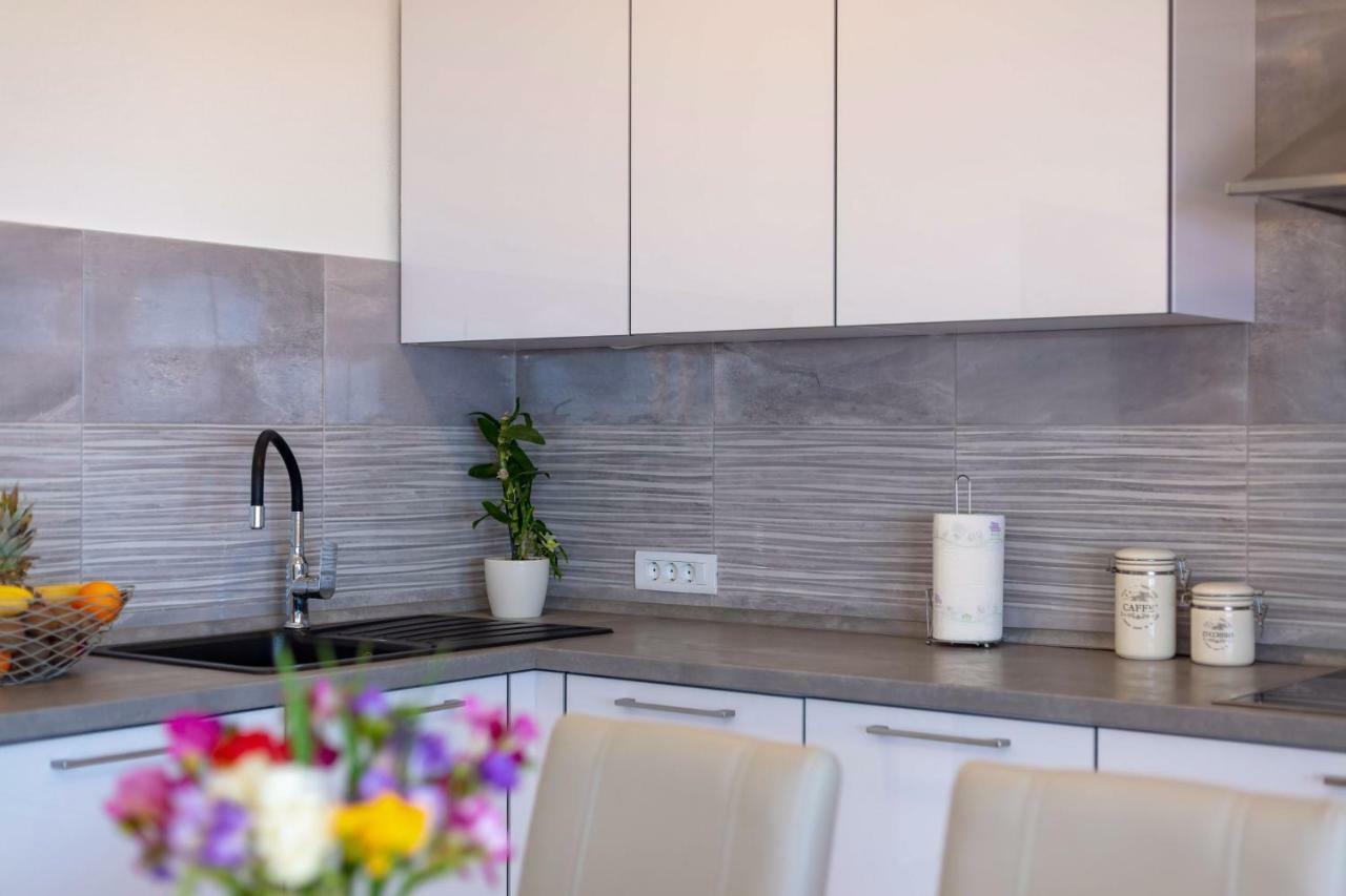 Luxury Apartment Nora Podstrana Luaran gambar